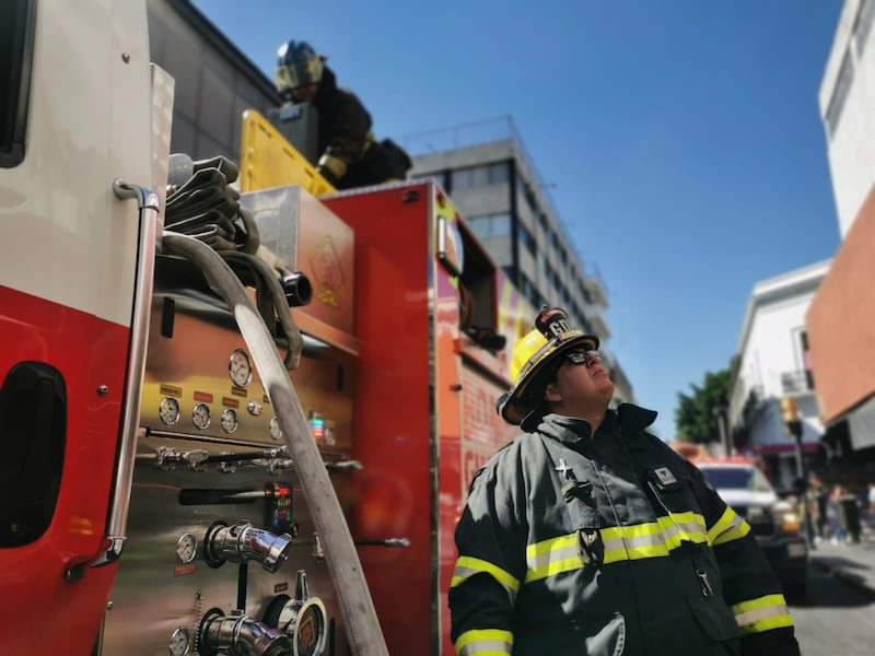 Bomberos de Guadalajara y de Protección Civil del Estado acudieron a atender la emergencia.