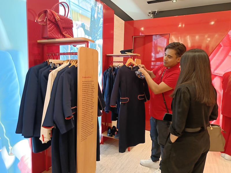 Espacio Iberia abrió sus puertas para que el público en general pueda disfrutar de la experiencia de pilotar un avión o disfrutar de las amenidades que ofrece la aerolínea cuando estás viajando por los cielos