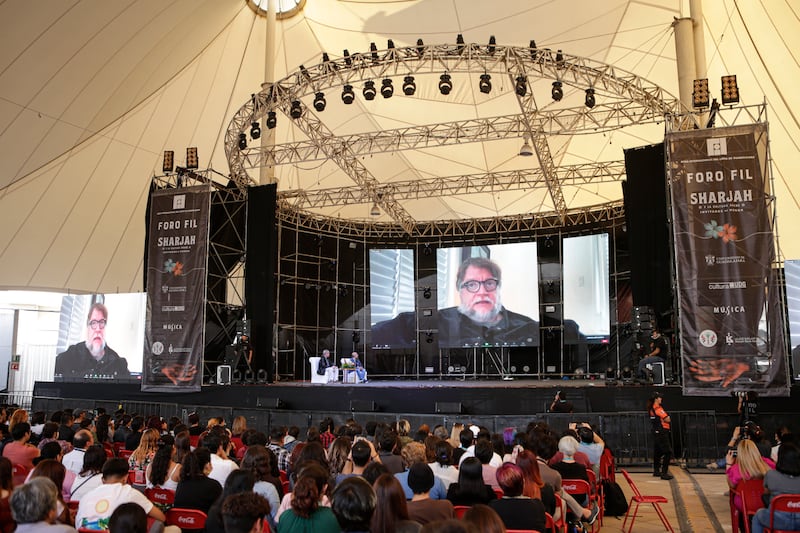 El cineasta tapatío tuvo un encuentro virtual para presentar el libro de Pinocho.