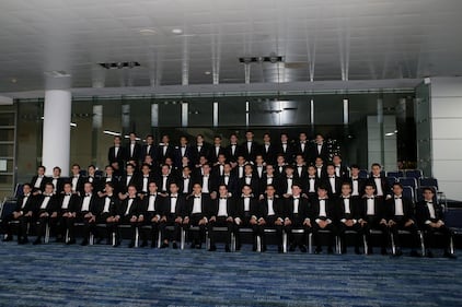 El evento, que tuvo lugar en un elegante salón de la ciudad, reunió a alumnos, padres y profesores, quienes compartieron anécdotas y recuerdos. Entre discursos emotivos y música en vivo, los graduados disfrutaron de una noche inolvidable, marcando el inicio de una nueva etapa en sus vidas y fortaleciendo los lazos de amistad que perdurarán para siempre.