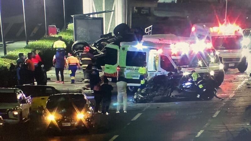 La vialidad sufrió afectaciones durante varias horas mientras los automotores eran retirados