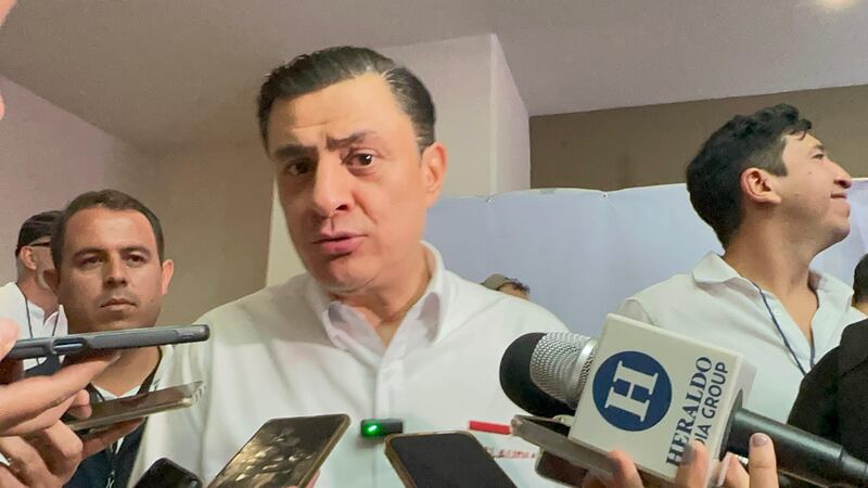 Chema Martínez denuncia inconsistencias en el PREP