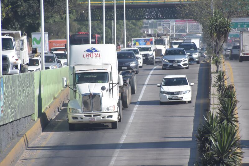 Si bien la avenida López Mateos lleva hasta el puerto de Manzanillo, no es de los ingresos carreteros con mayor tráfico de vehículos de carga.