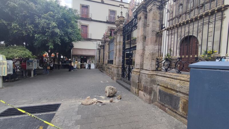 La unidad municipal de protección civil y bomberos de Guadalajara y Zapopan informó que solamente se registran daños estructurales en dos templos.