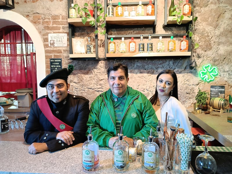 Este tour fusiona el sabor del whiskey mexicano con la cultura irlandesa con degustaciones de alta calidad, comida inspirada en la isla Esmeralda y cócteles exclusivos, rodeados por los volcanes Popocatépetl e Iztaccíhuatl