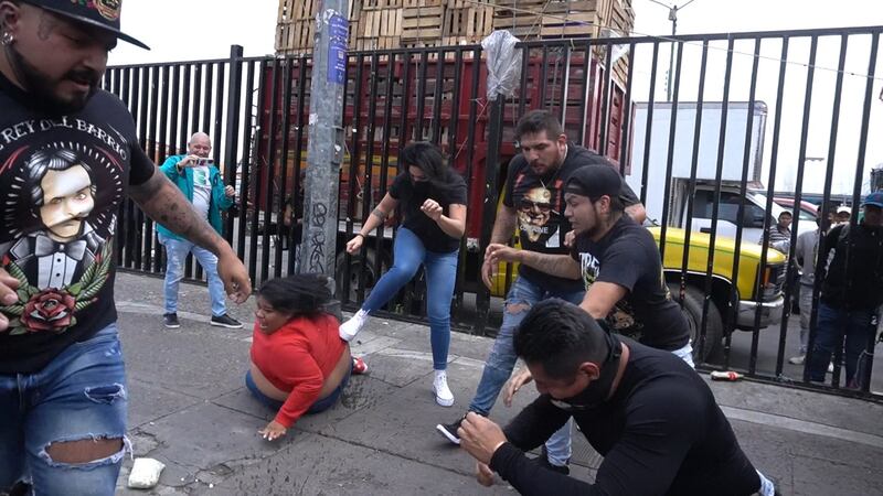 Así se vivió la pelea entre ambos grupos en plena calle