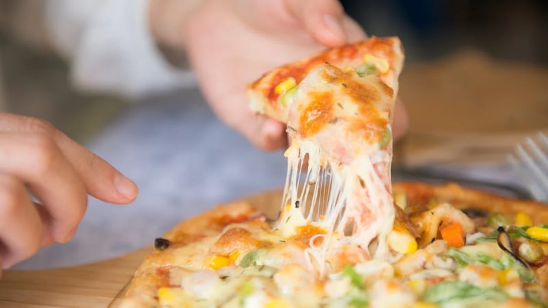 Pizza em família termina em caso de polícia após ação inesperada de jovem