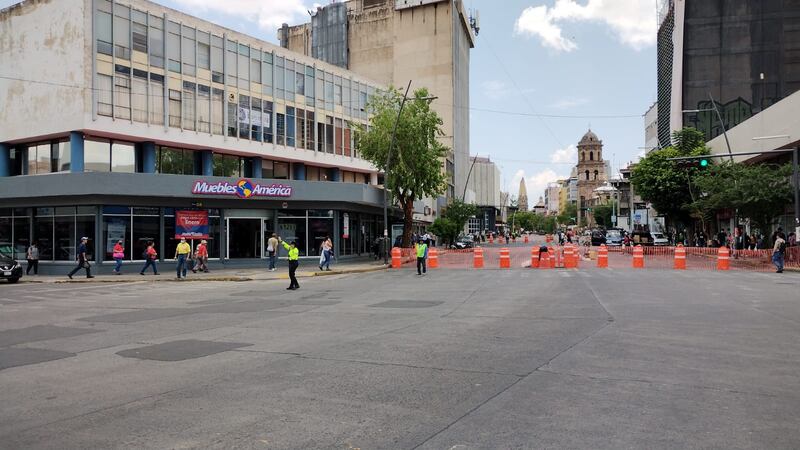 Se informó que la Policía Vial estará agilizando el tránsito en la zona de obras.