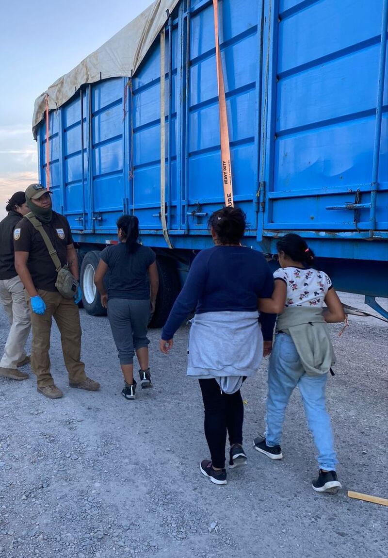 Rescatan a 63 migrantes en desierto de Chihuahua