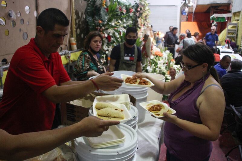 En el marco del Día de Nuestra Señora de las Mercedes, locatarios y vecinos acudieron a celebrarla en su 65 Aniversario en el Mercado de la Merced