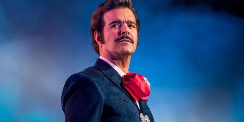 Vicente Fernández interpretado por Pablo Montero en "El último Rey"