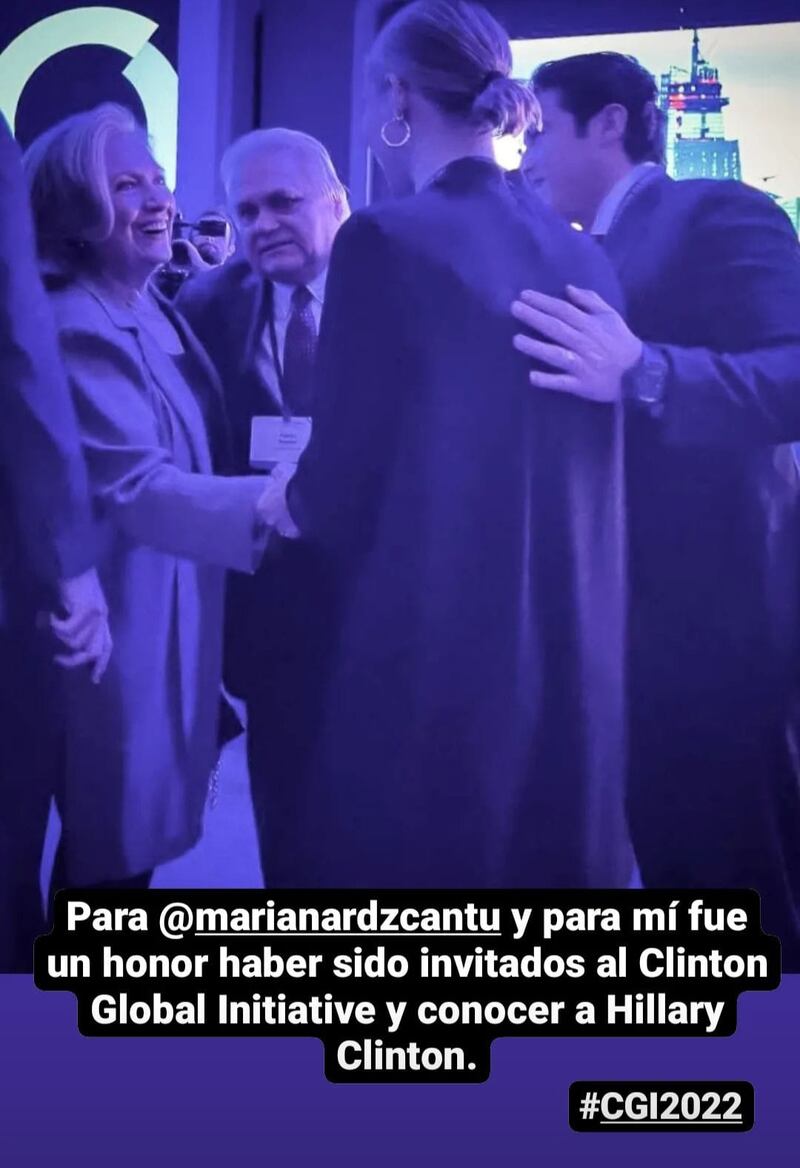 El gobernador del Estado calificó como honor conocer a Hillary Clinton, quien fue candidata a la presidencia de Estados Unidos.