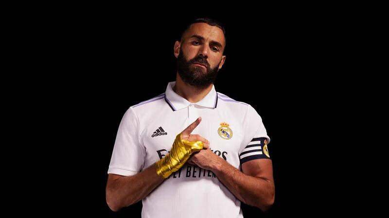 Karim Benzema celebra el Balón de Oro de una forma muy especial