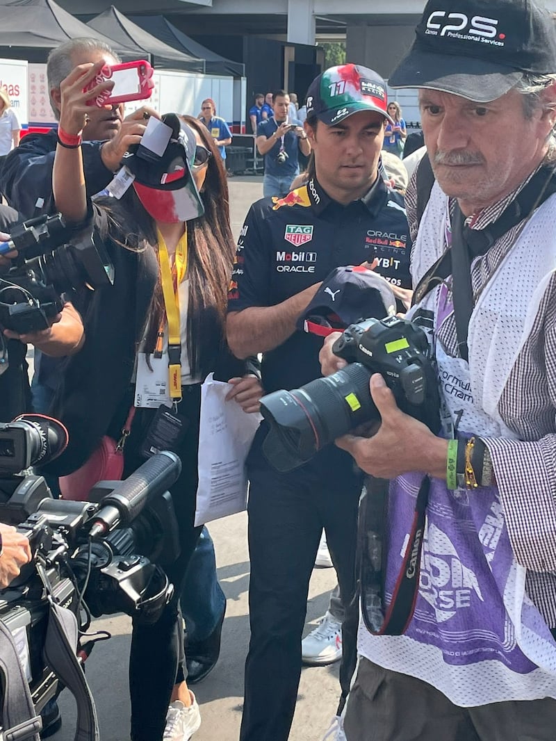 Llegada de Checo Pérez al Autódromo Hermanos Rodríguez.