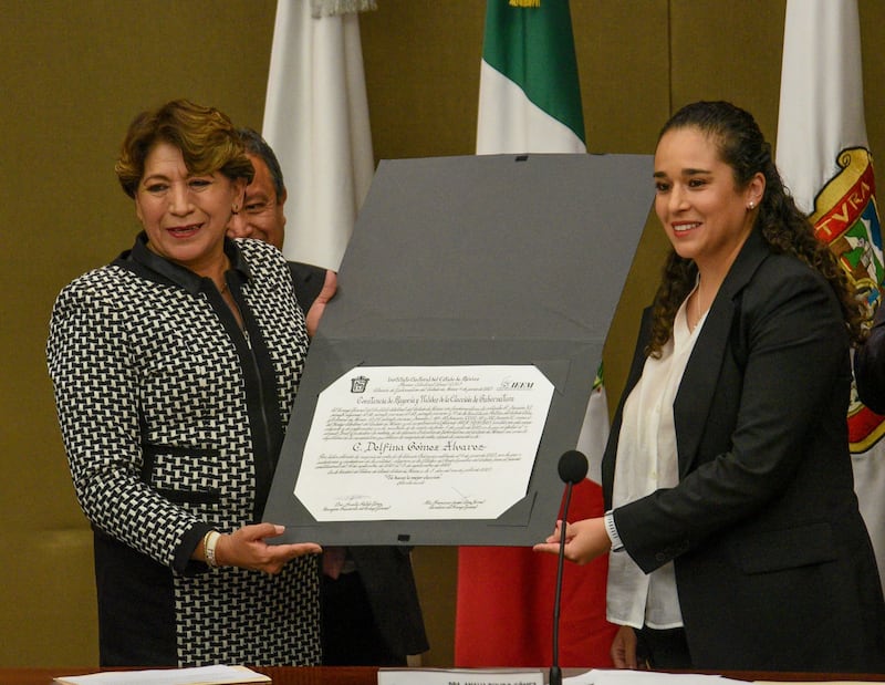 Delfina Gómez recibe constancia de mayoría como gobernadora del Edomex