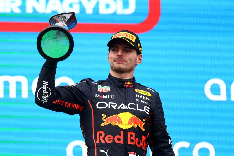 Max Verstappen se aleja a 80 puntos de Charles Leclerc en el campeonato de pilotos