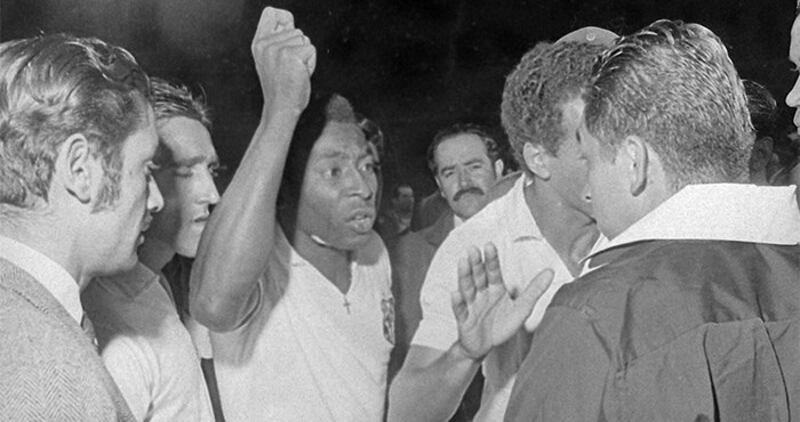 Pelé fue expulsado en un partido amistoso en 1968