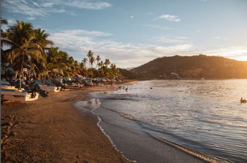 Durante todo el año, esta playa goza de un clima agradable y de actividades para conocer sus maravillas o, simplemente, recostarse a contemplar su belleza.