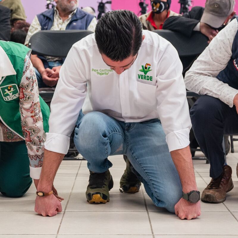 Delfina Gómez y Pepe Couttolenc quisieron firmar este pacto ambientalista con esta ceremonia ancestral.