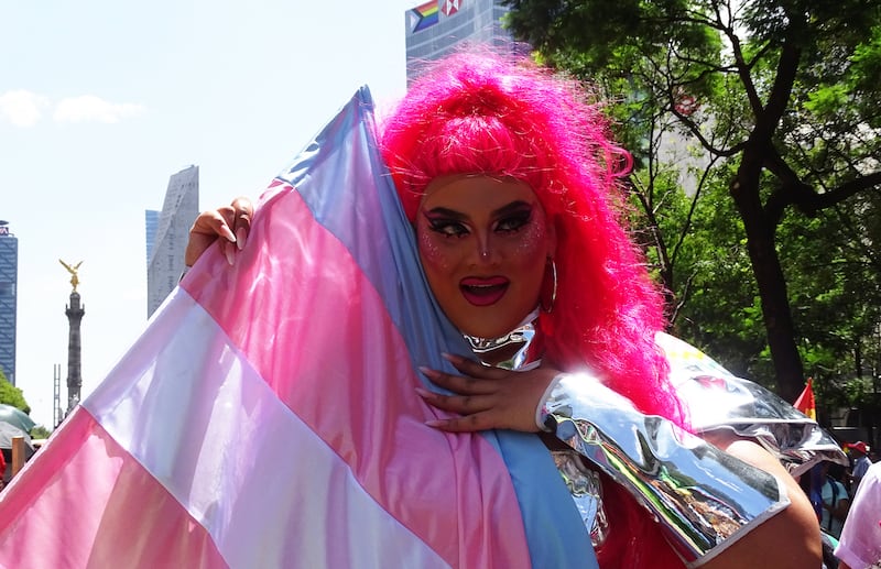 Concluye la marcha del Orgullo LGBTIQ+ en el Zócalo de la CDMX