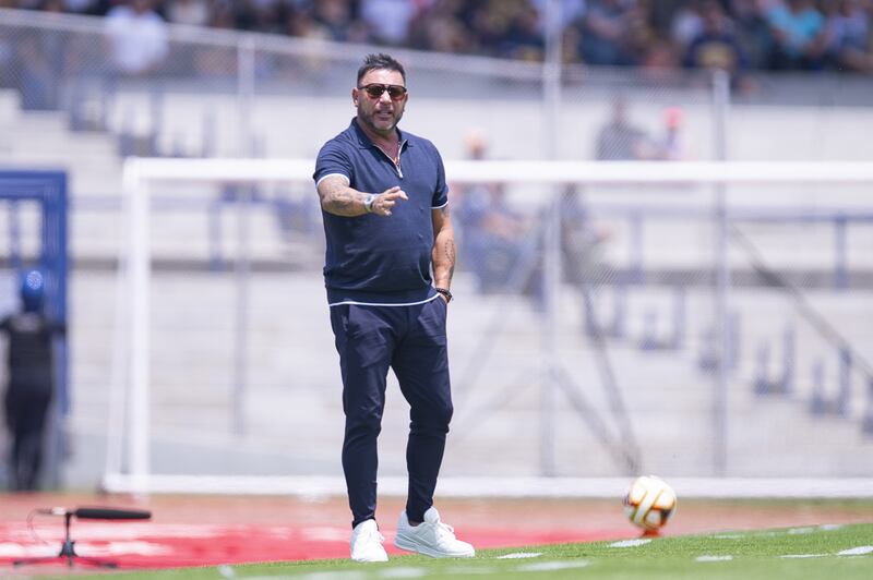 Antonio Mohamed busca su primer triunfo con Pumas