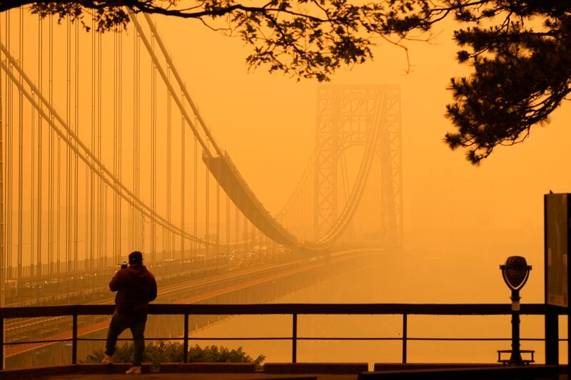 Incendios en Canadá tiñen cielo de NY.