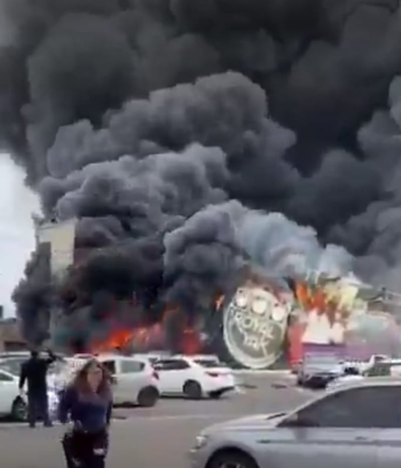 La cortina de humo es visible desde cualquier ángulo en Culiacán.