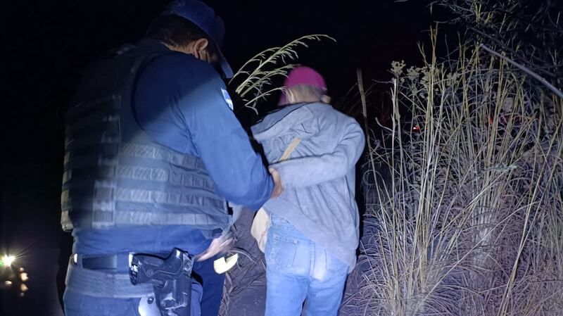 El hombre fue detenido cuando se escondía detrás de unas rocas después de provocar el incendio.