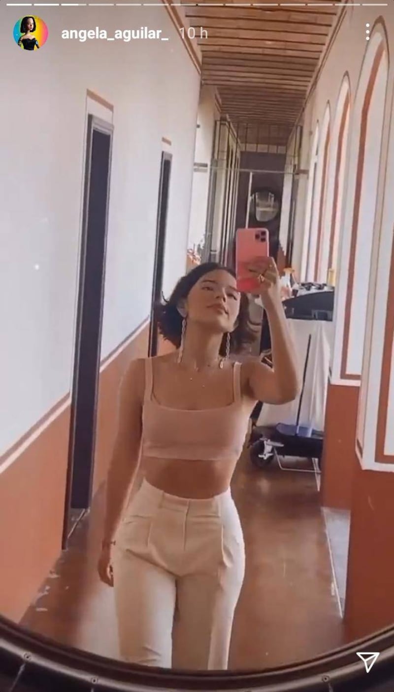 Ángela Aguilar muestra cómo lucir de forma elegante un pantalón blanco  culotte a la cintura con un crop top marfil y zarcillos largos – Publimetro  México