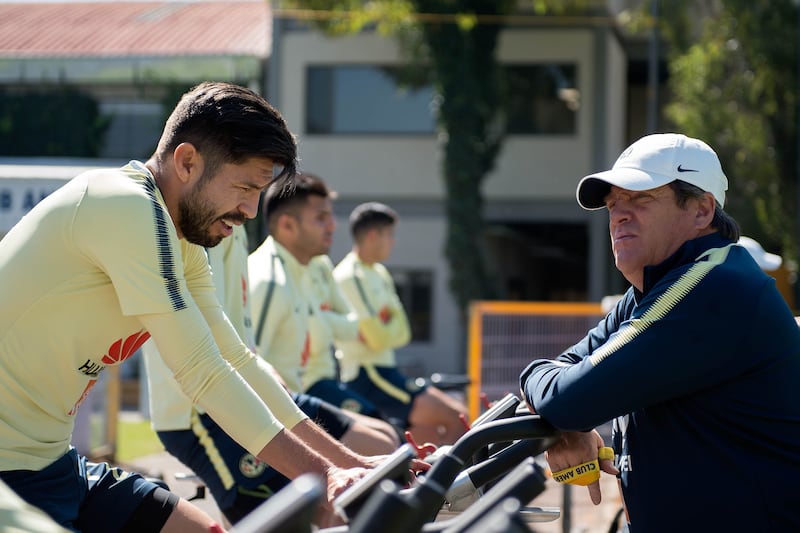 Miguel Herrera dirigió a Oribe Peralta en su segunda etapa como técnico del América.