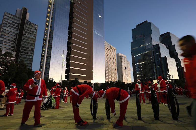 The Santa Run 2024: Las mejores fotos de la carrera de Santa Claus en CDMX; revive la magia navideña