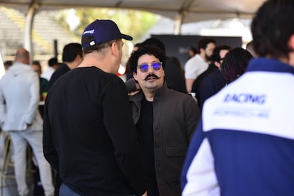 Pasión por la tecnología y la velocidad se vivió en el Autódromo Hermanos Rodríguez, donde se presentó el automóvil capaz de saltar y girar sobre su eje.