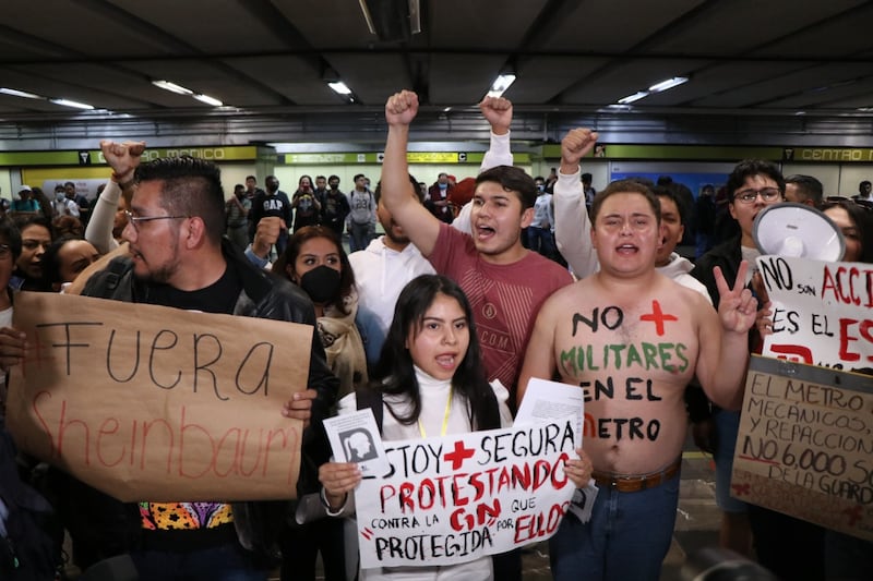 Guarida Nacional: manifestantes reprochan su presencia en el Metro