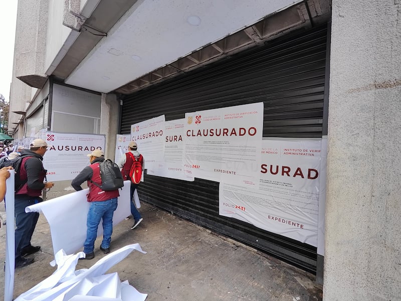 Clausuran Plaza Izazaga, famosa por venta de productos chinos