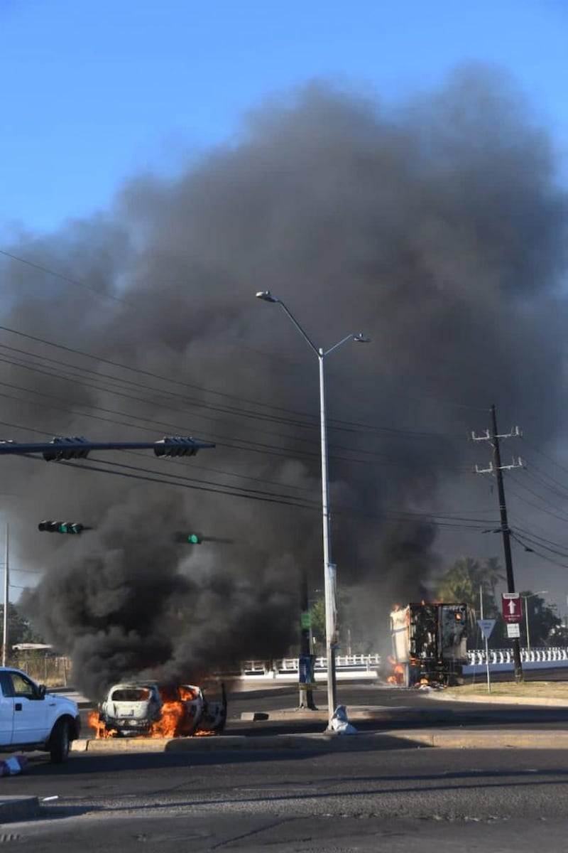 La detención de "El Ratón” ocasionó enfrentamientos, se reportaron vehículos incendiados, narcobloqueos, balaceras y despojo de automóviles.