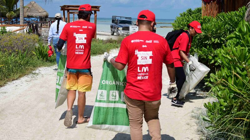 Holbox-jornada-de-limpieza-en-playa-QuintanaRoo