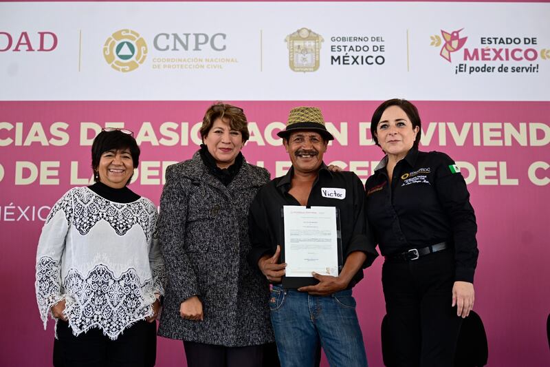 Entregan viviendas a damnificados por desgaje del cerro del Chiquihuite