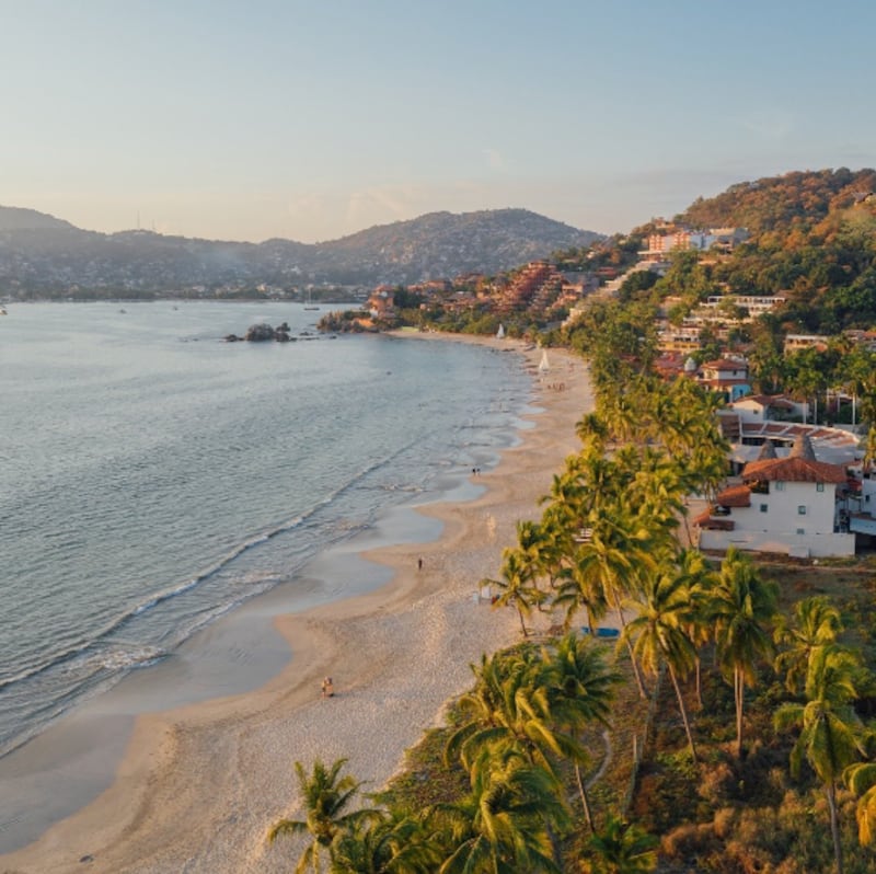 Durante todo el año, esta playa goza de un clima agradable y de actividades para conocer sus maravillas o, simplemente, recostarse a contemplar su belleza.