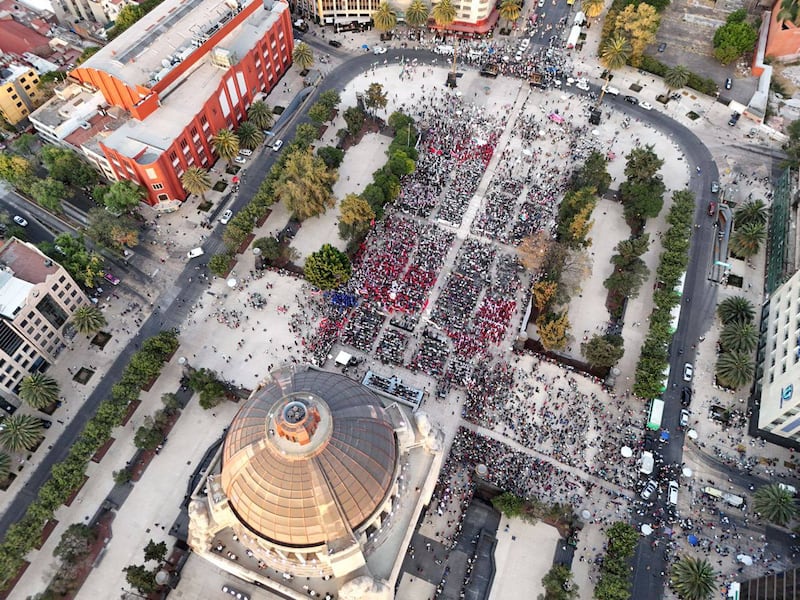 Clara Brugada firma acuerdo por una ciudad de derechos y libertades