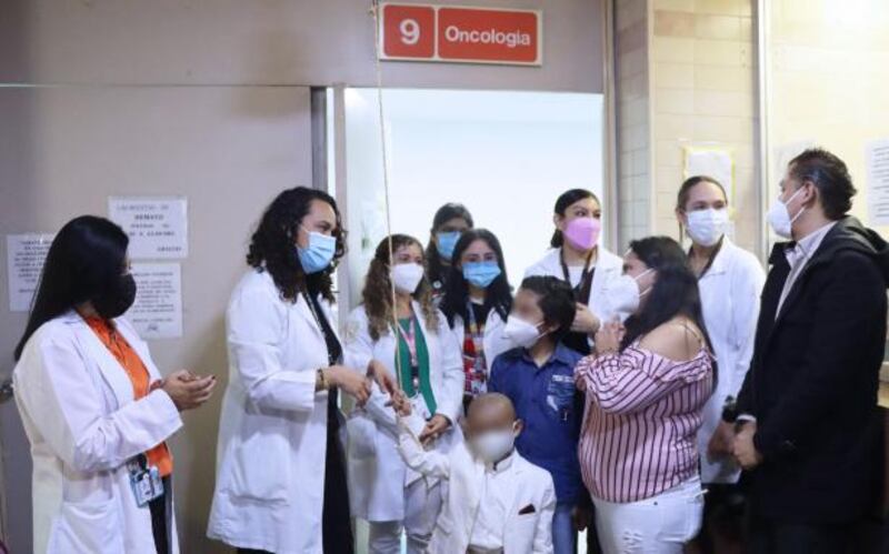 Beto, niño de 5 años gana lucha contra el cáncer por trasplante de células madre