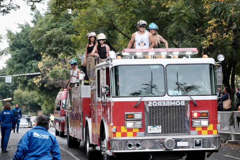 Los bomberos como siempre fueron de los más celebrados por los asistentes.