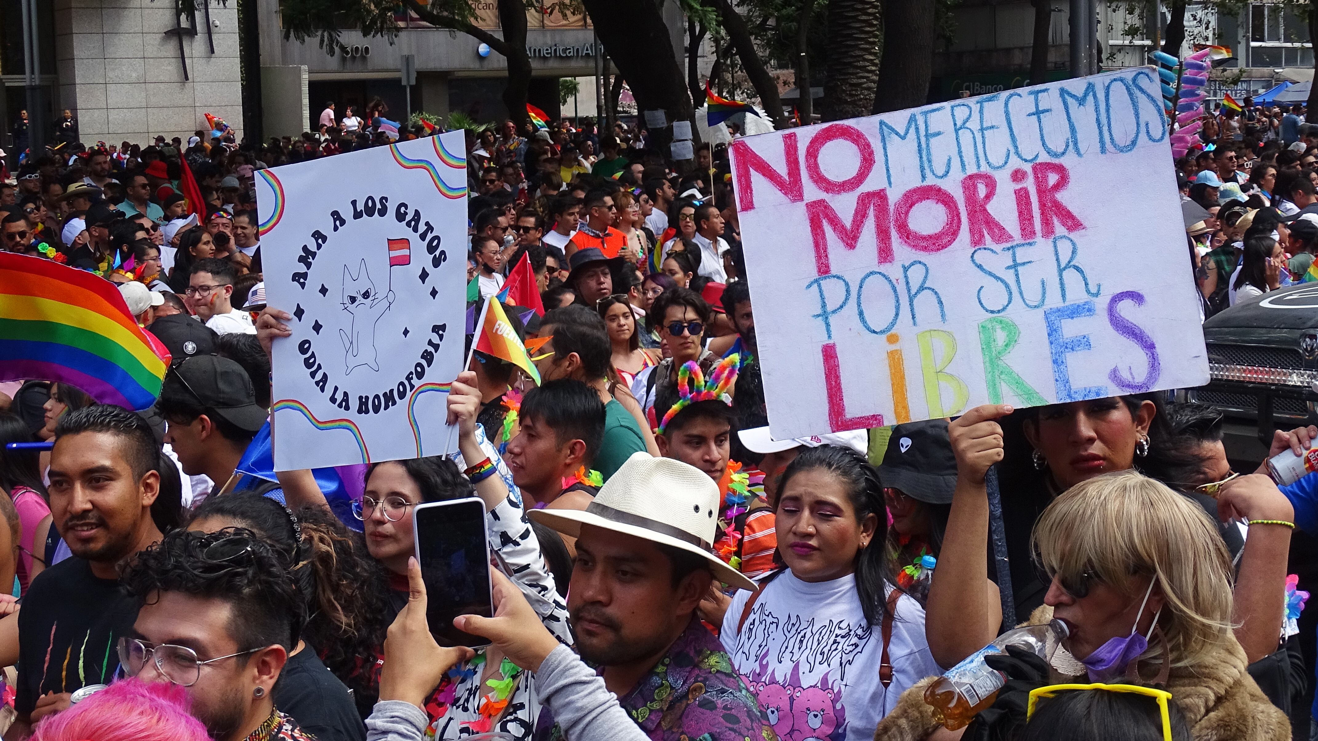 Concluye la marcha del Orgullo LGBTIQ+ en el Zócalo de la CDMX
