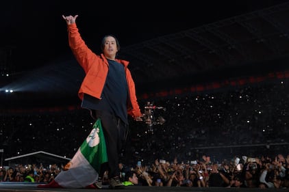 Con la convicción de empezar una nueva etapa a nivel profesional y con el objetivo de reconquistar a sus fanáticos, Linkin Park hizo oficial su visita a México con su presentación en el Estadio GNP Seguros, recinto que fue testigo de temas como "Hybrid Theory”, “Meteora”, "The Emptiness Machine” y "Burn It Down”, los cuales fueron ovacionados por la interpretación de Emily Armostrong, la nueva vocalista de la agrupación, quien no dejó de agradecer el apoyo del público mexicano.