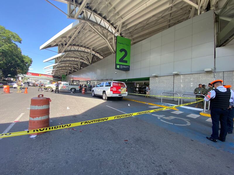 Los hechos ocurrieron sobre la avenida Carlos León, afuera de la Terminal 1.