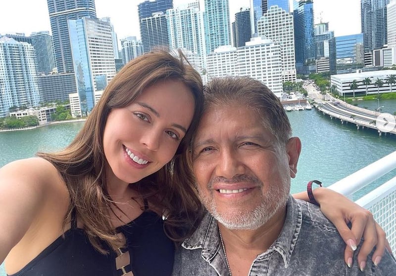 Eva Daniela, la novia de Juan Osorio, presume al productor en redes sociales.