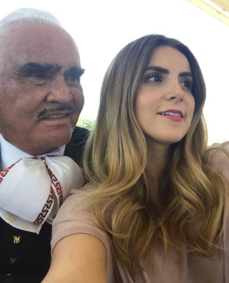 Comparan a una de las nietas de Vicente Fernández con Shakira