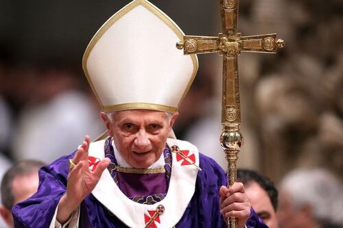 Restos mortales de Benedicto XVI serán sepultados en la tumba de Juan Pablo II 