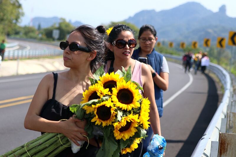 Ariadna Fernanda: con flores exigen justicia por feminicidio