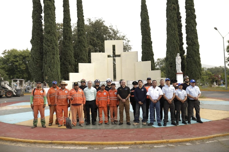 Protección Civil de Monterrey, Policía Regia y  Servicios Públicos estarán trabajando hasta mediados de la próxima semana..