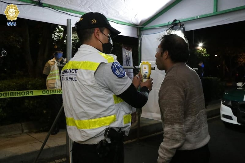 Pruebas de alcoholímetro en CDMX. Foto: SSC